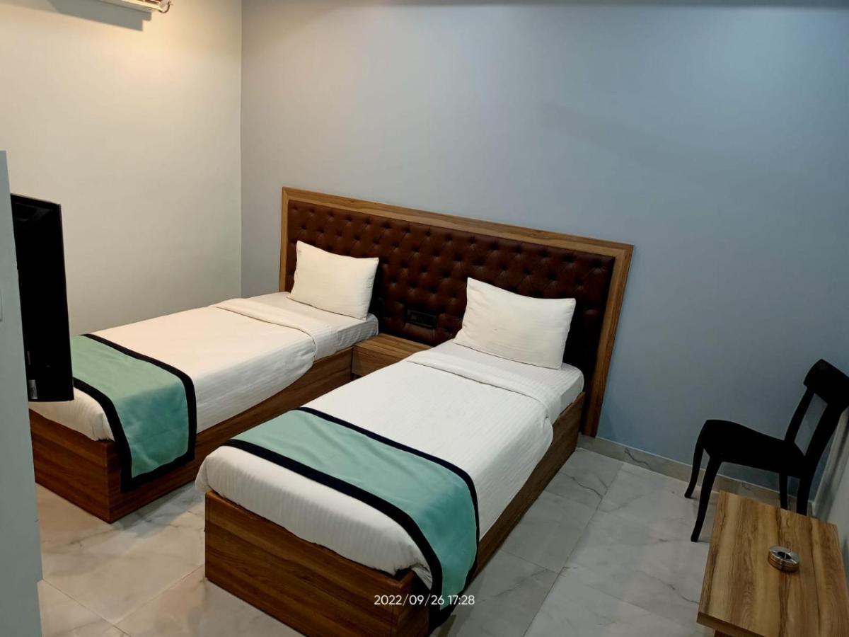 Vian Inn Гувахати Экстерьер фото