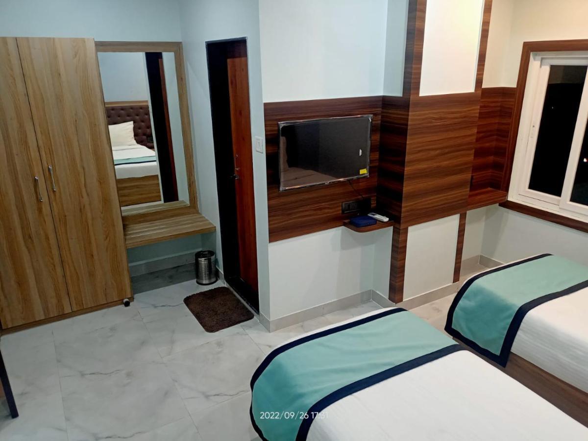 Vian Inn Гувахати Экстерьер фото